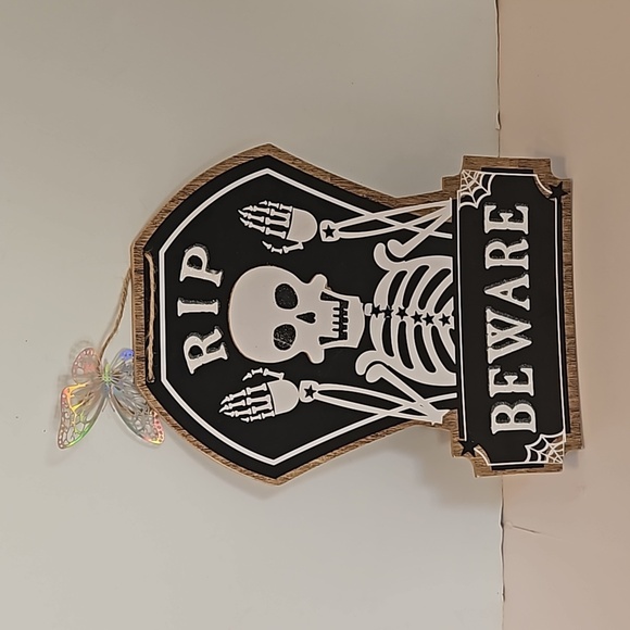 Hand Crafted Wooden Wall Decor Skeleton Design Black & White Glitter BEWARE sign - Picture 7 of 17